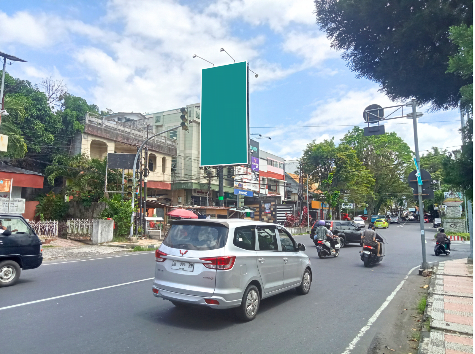 Pertigaan Gedung PIKAT Wanea