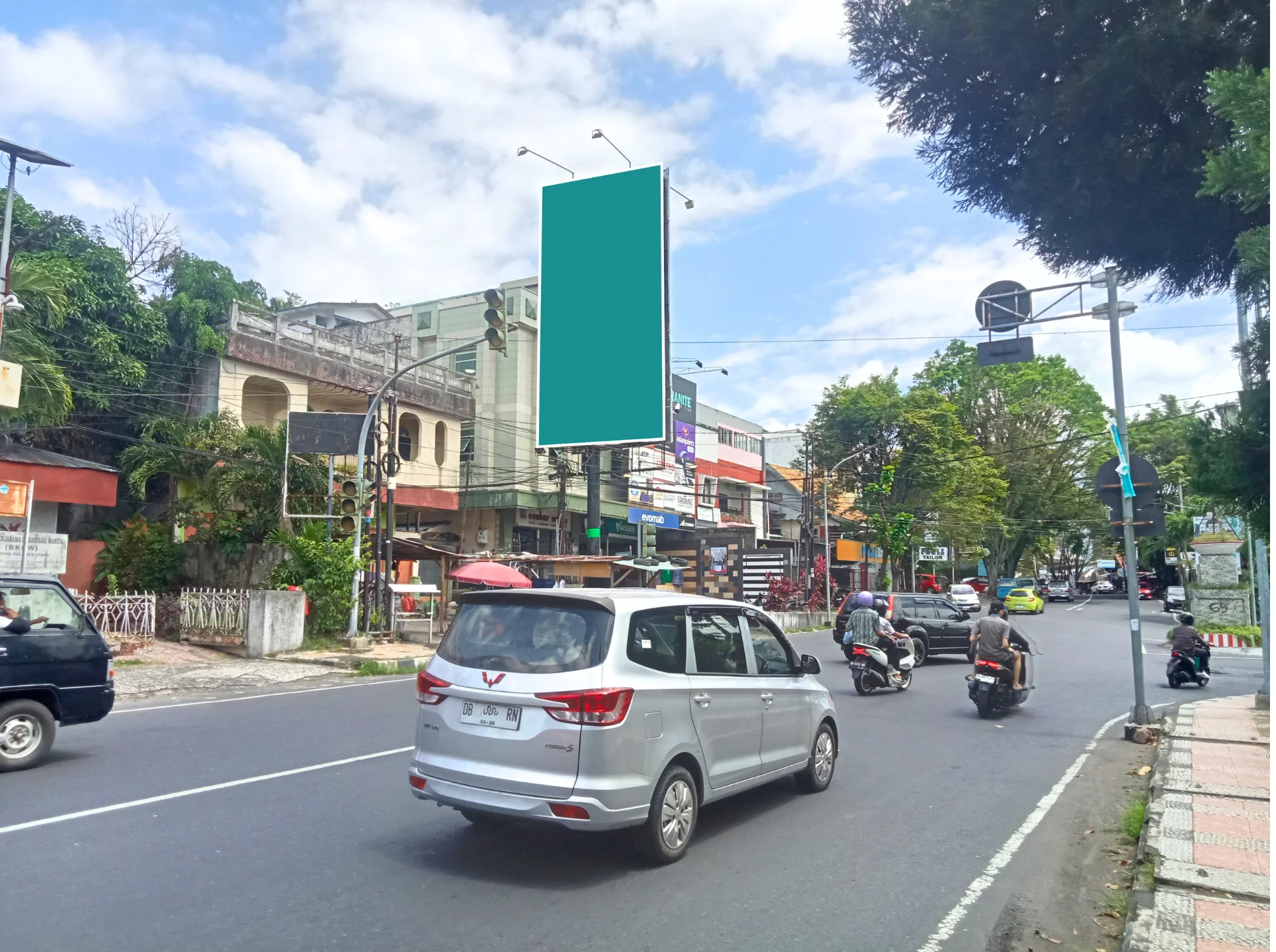 Pertigaan Gedung PIKAT Wanea