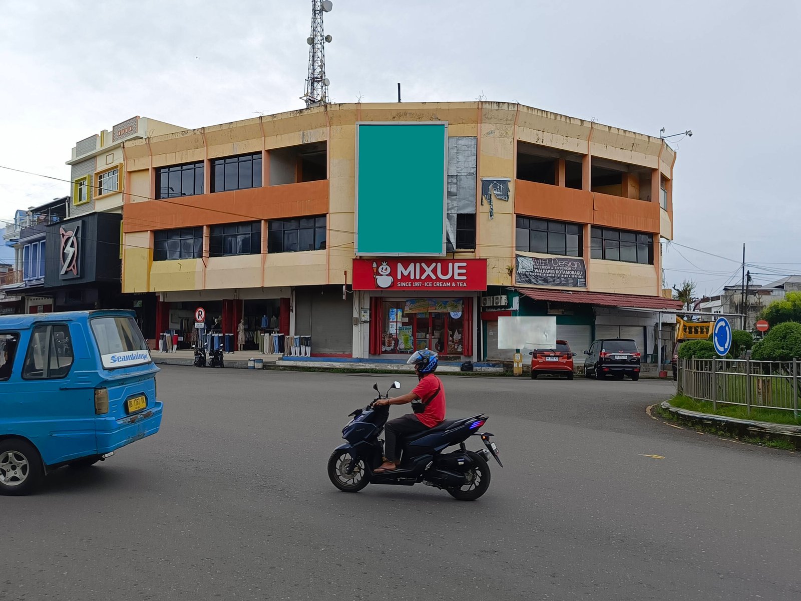 Depan Paris Mall Superstore Kotamobagu